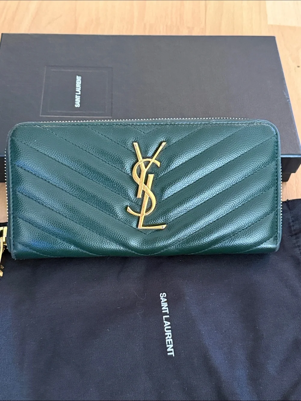 CASSANDRE MATELASSÉ ZIP AROUND WALLET IN GRAIN DE POUDRE LEATHER - Picture 3 of 12